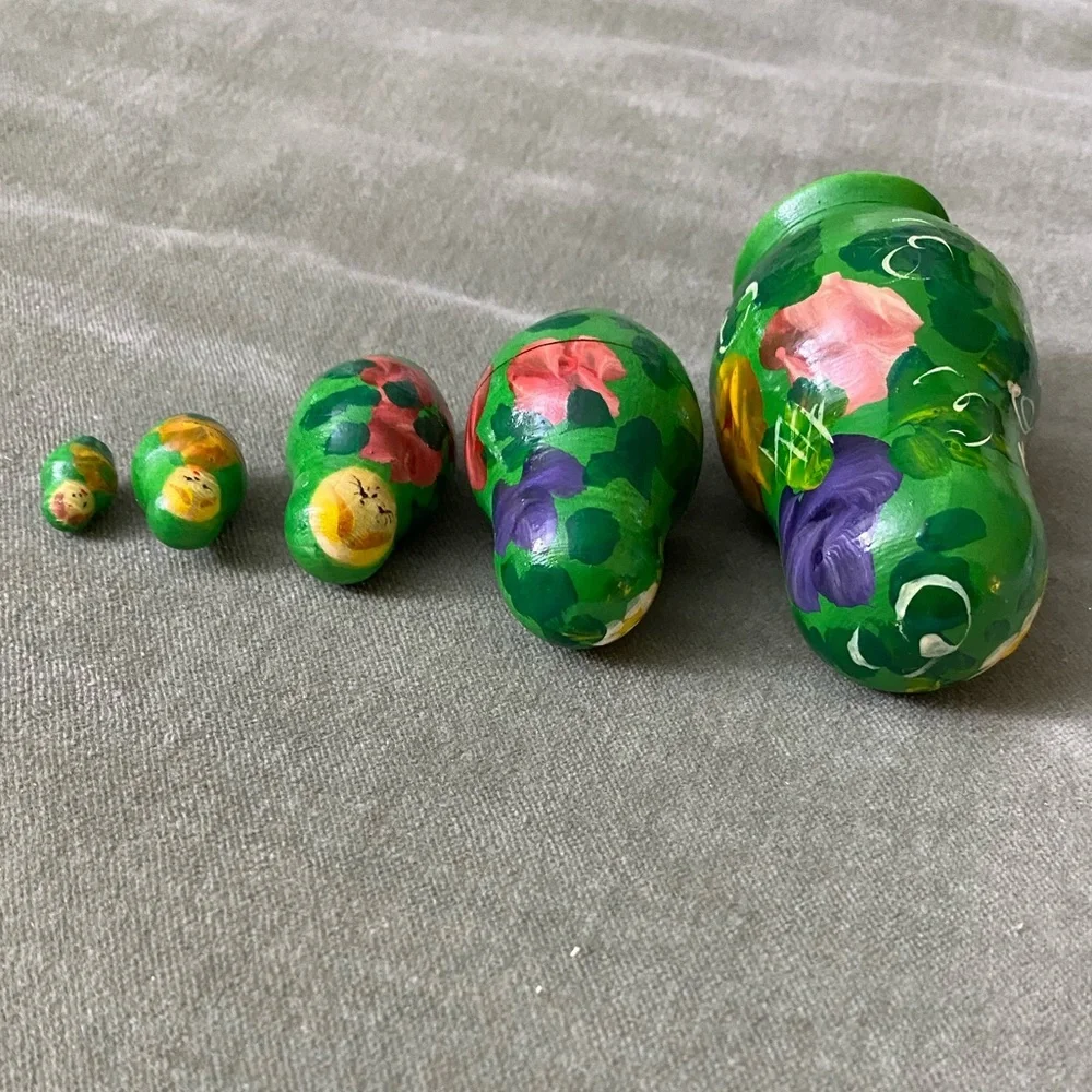 Vintage Colorful Russian Nesting Dolls with 5 dolls hand painted